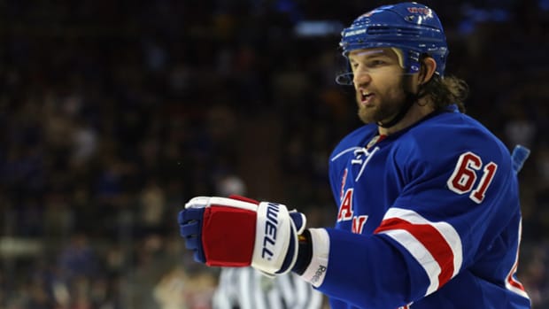 Win a Cup, be a Legend. Photo by Bruce Bennett/Getty Images
