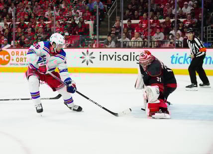 Rangers re-sign Ryan Lindgren