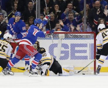Rangers sign Jimmy Vesey