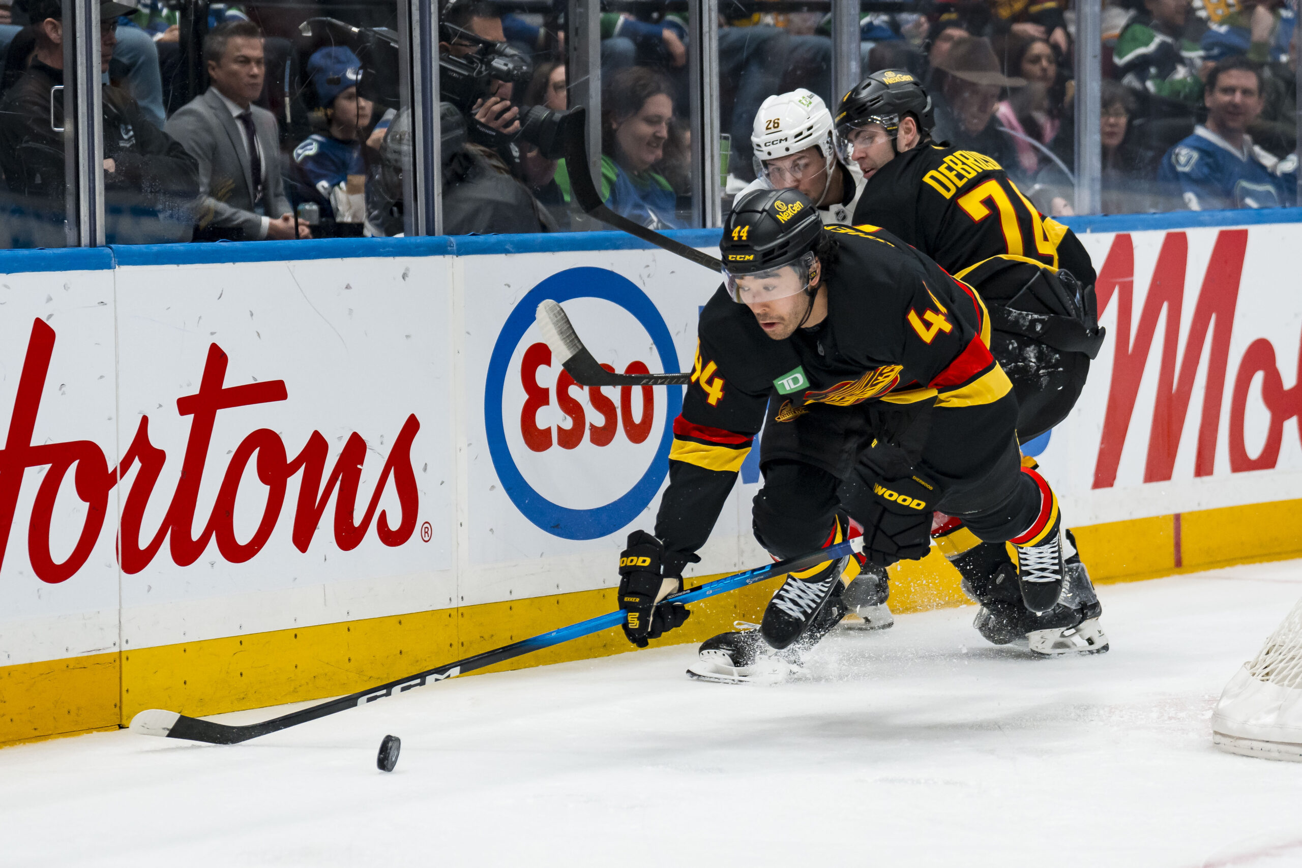 Rangers exploring Kiefer Sherwood trade - Blue Seat Blogs